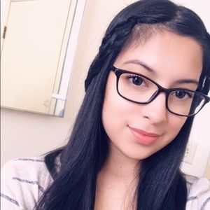 Meet your Posher, Isela